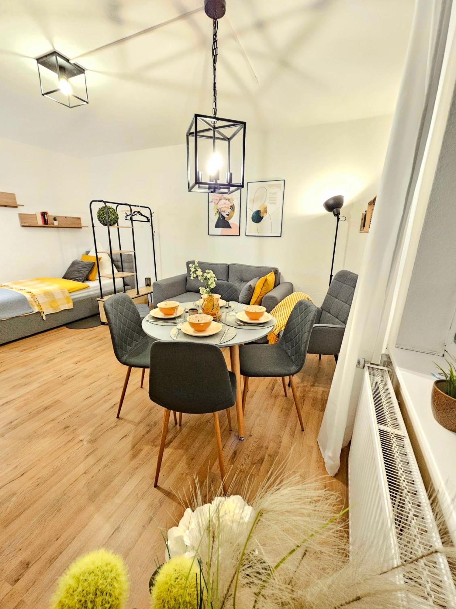 Fewo Honey, Ganze Ferienwohnung Mit 3 Schlafzimmern, Waschmaschine,Businesswohnung, Monteurzimmer Salzgitter Esterno foto